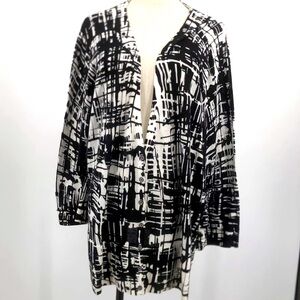 Lane Bryant Plus Size 26/28 Black & White Abstract V Neck Button Sweater Cotton